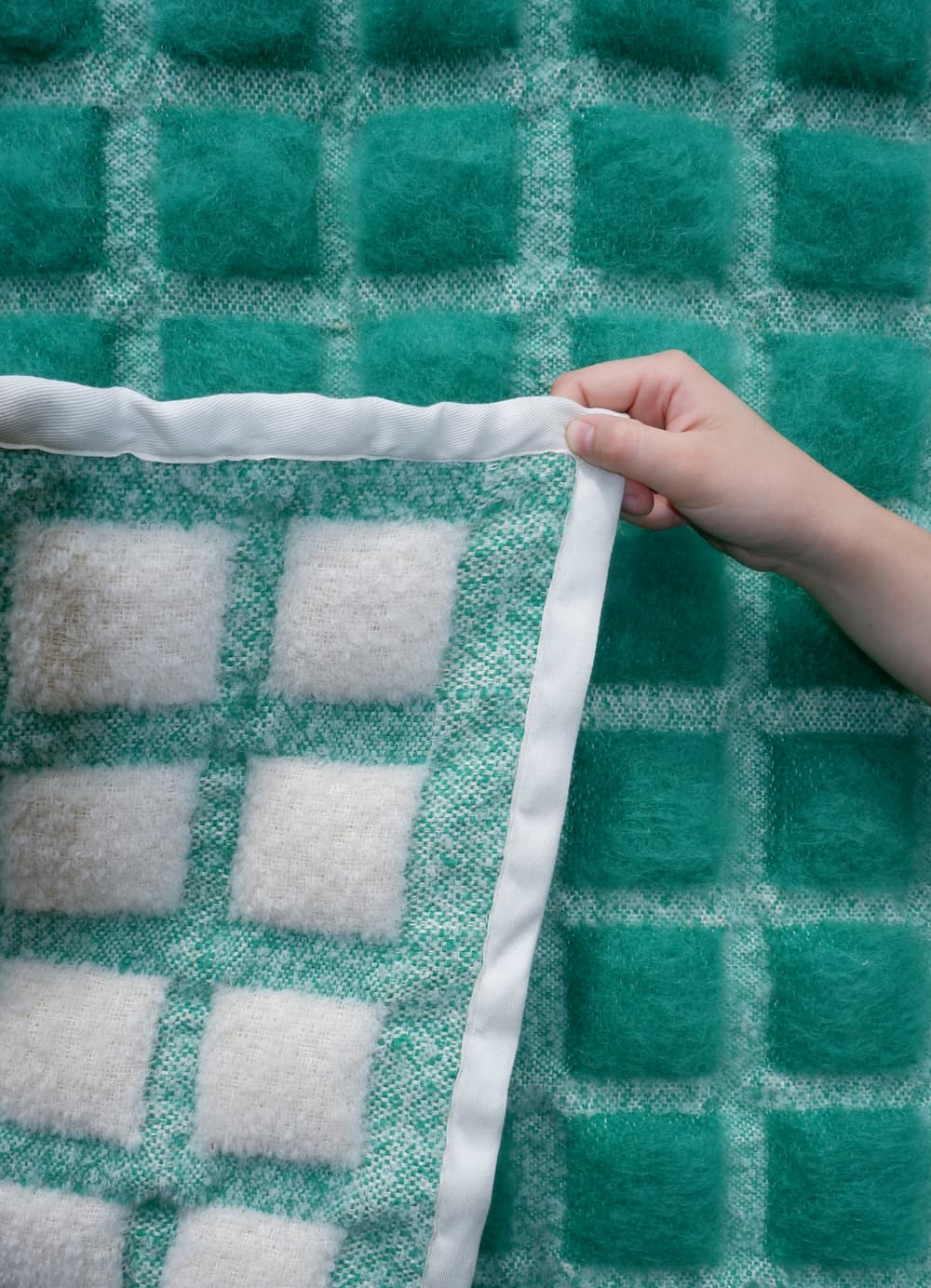 blur blanket in green
